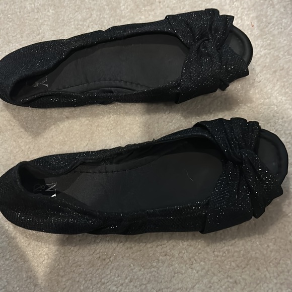 Open toe Black flat sandals - Picture 3 of 3